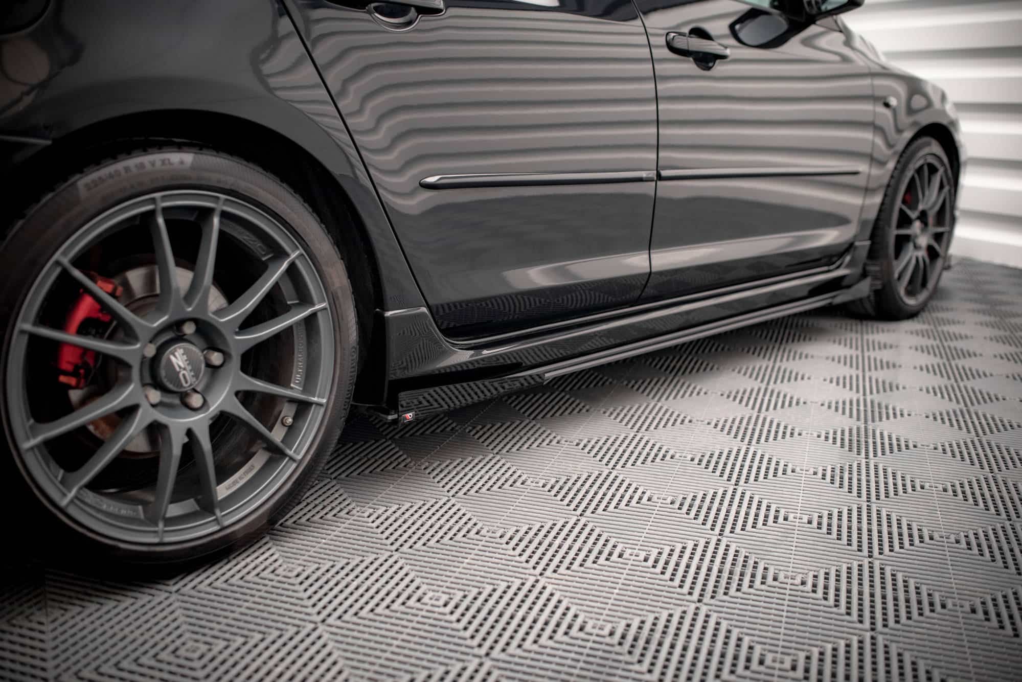 MAXTON DESIGN - Street Pro Lišty pod bočné prahy + Splitre Mazda 3 MPS Mk1, Čierna Matná – Obrázok 2