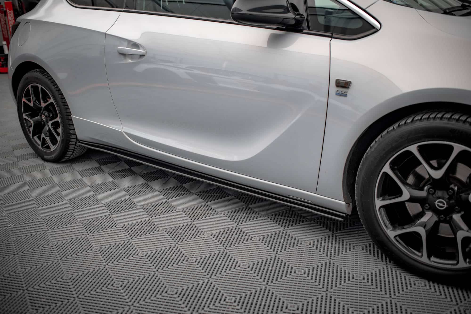 MAXTON DESIGN - Street Pro Lišty pod bočné prahy Opel Astra GTC OPC-Line J, Čierna Matná – Obrázok 2