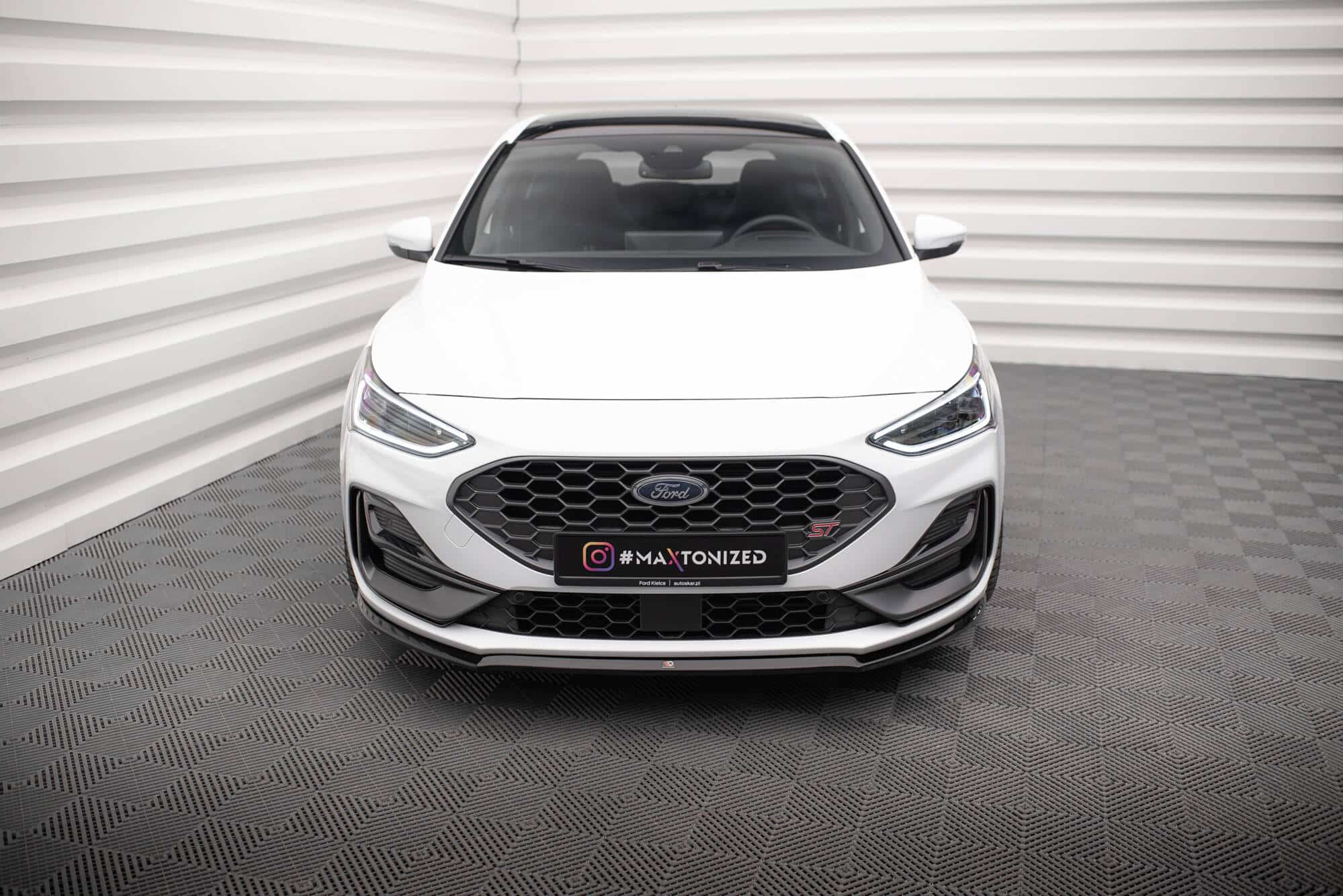 MAXTON DESIGN - Spoiler pod predný nárazník V.3 Ford Focus ST / ST-Line Mk4 Facelift, Čierny lesk – Obrázok 2