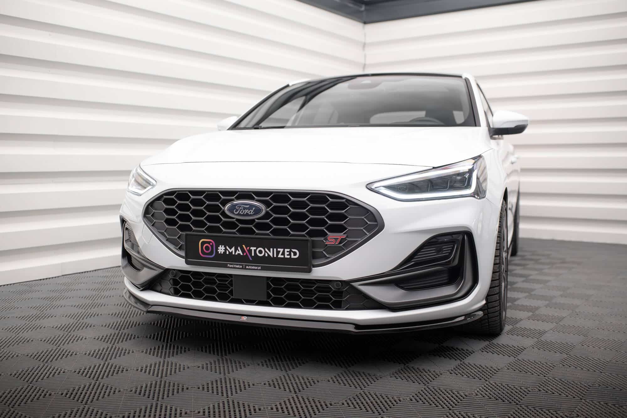 MAXTON DESIGN - Spoiler pod predný nárazník V.3 Ford Focus ST / ST-Line Mk4 Facelift, Čierny lesk – Obrázok 5