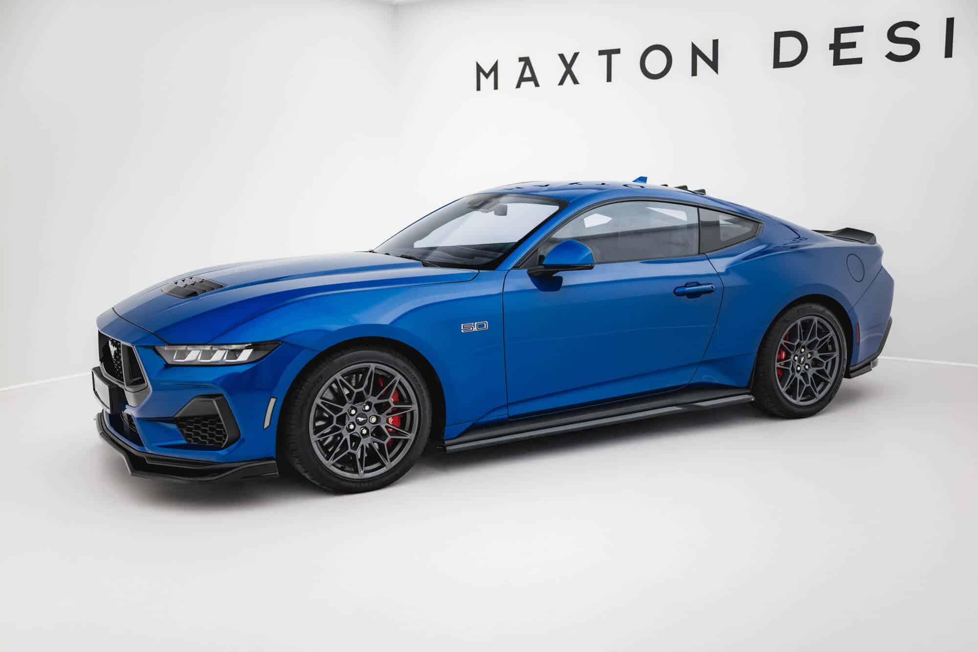 MAXTON DESIGN - Lišty pod bočné prahy Ford Mustang GT Mk7, Čierny lesk – Obrázok 2