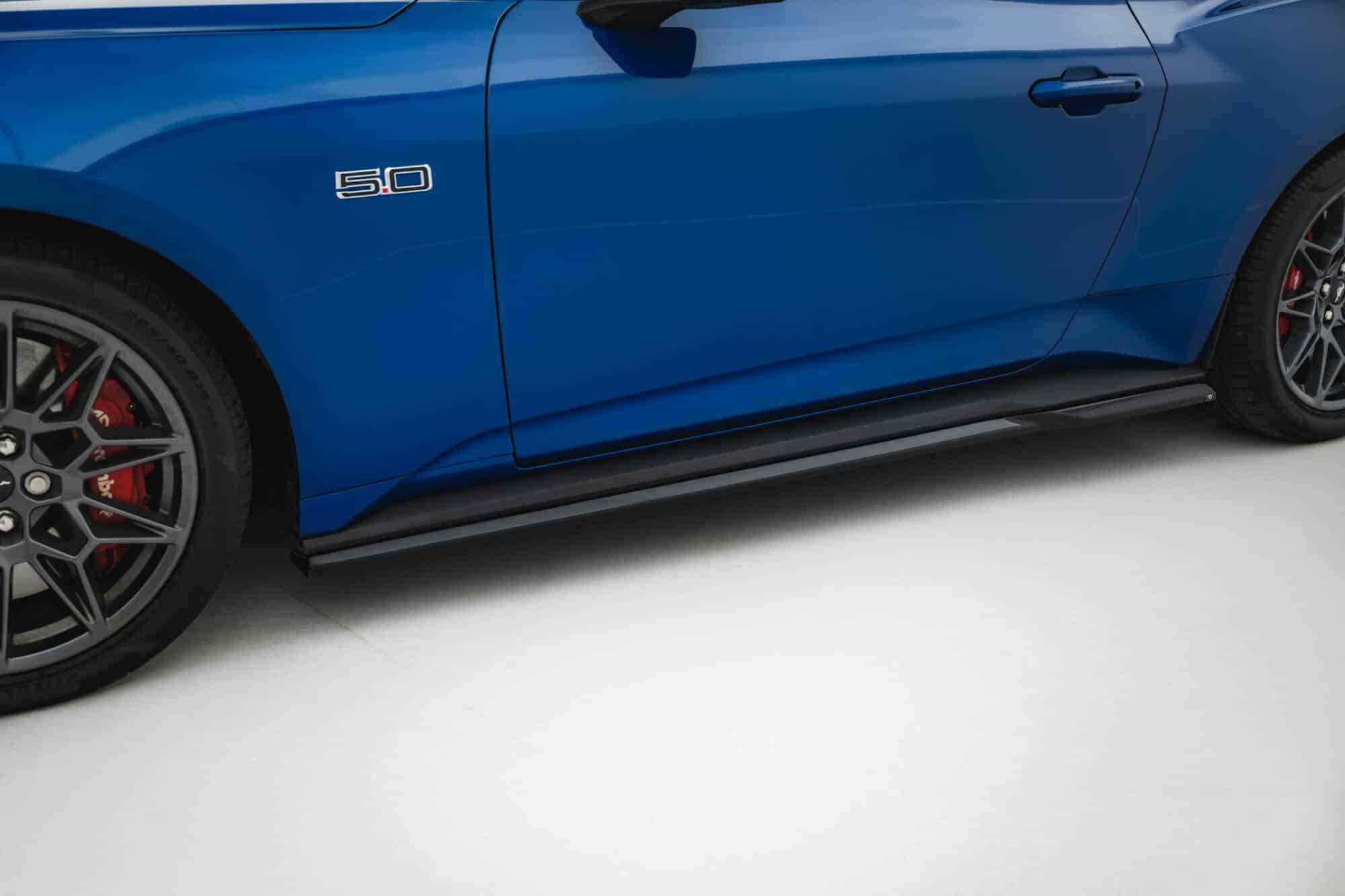 MAXTON DESIGN - Lišty pod bočné prahy Ford Mustang GT Mk7, Čierny lesk – Obrázok 6