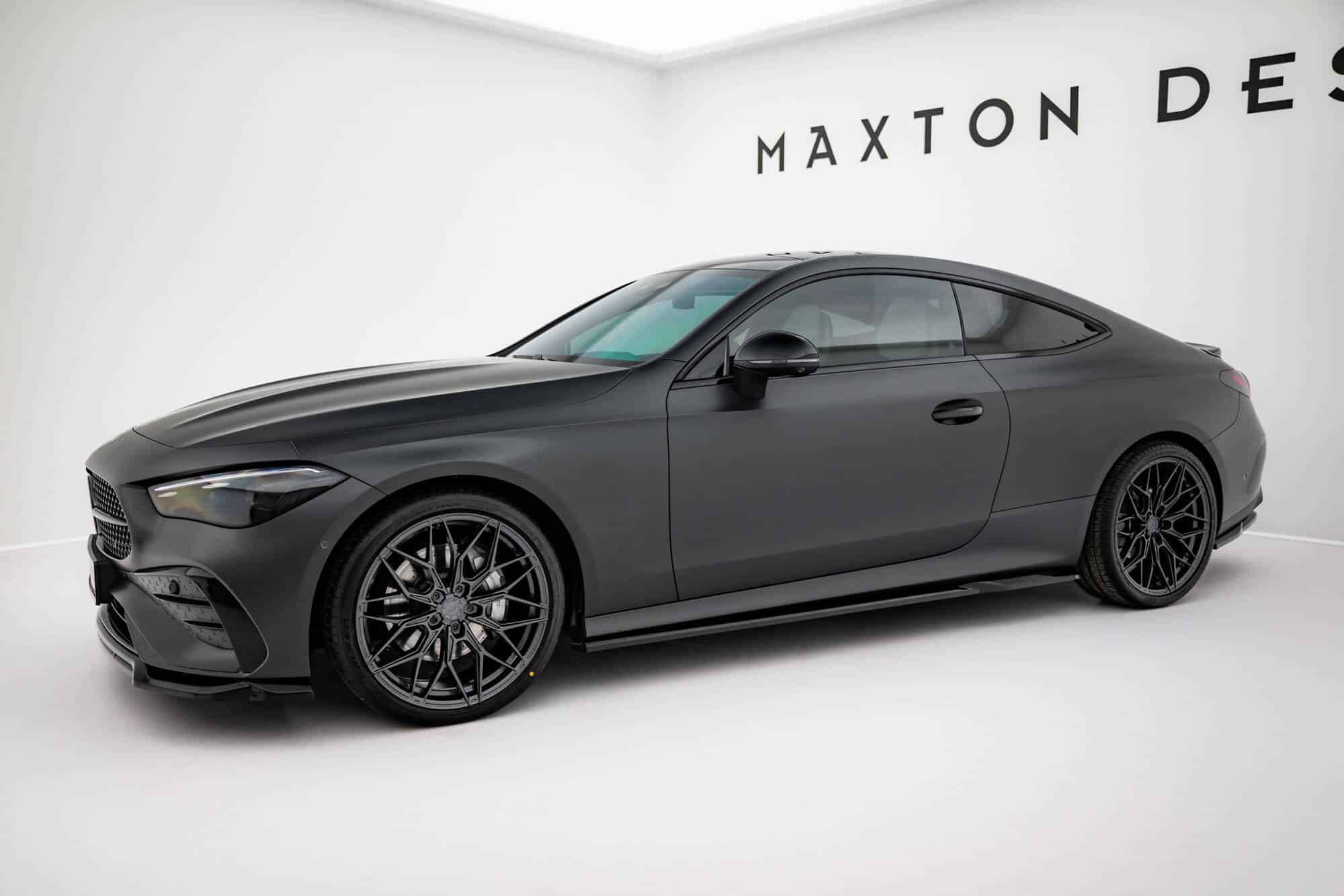 MAXTON DESIGN - Lišty pod bočné prahy Mercedes-Benz CLE AMG-Line C236, Čierny lesk – Obrázok 3