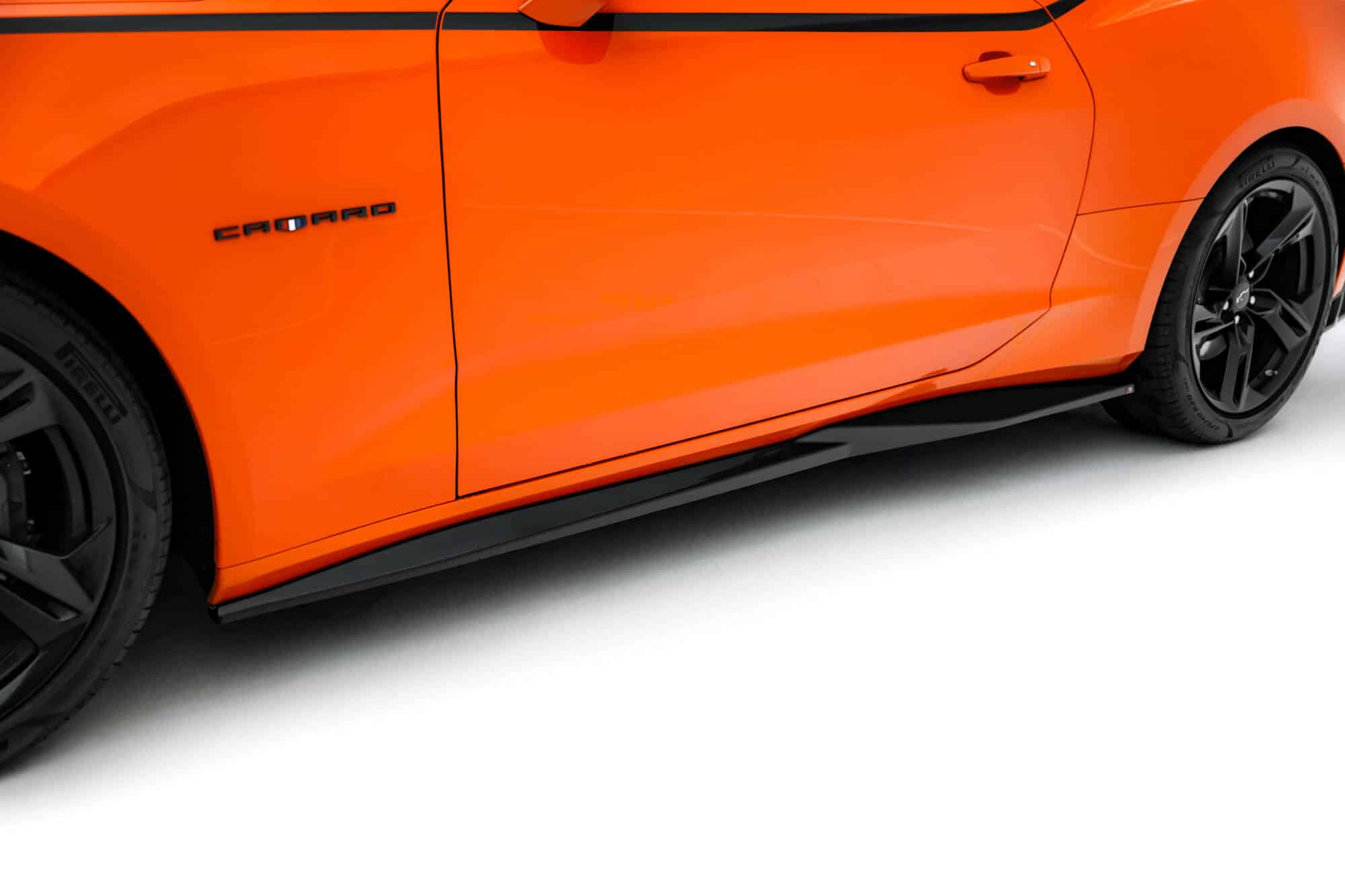 MAXTON DESIGN - Lišty pod bočné prahy V.1 Chevrolet Camaro SS Mk6 Facelift, Čierny lesk – Obrázok 6
