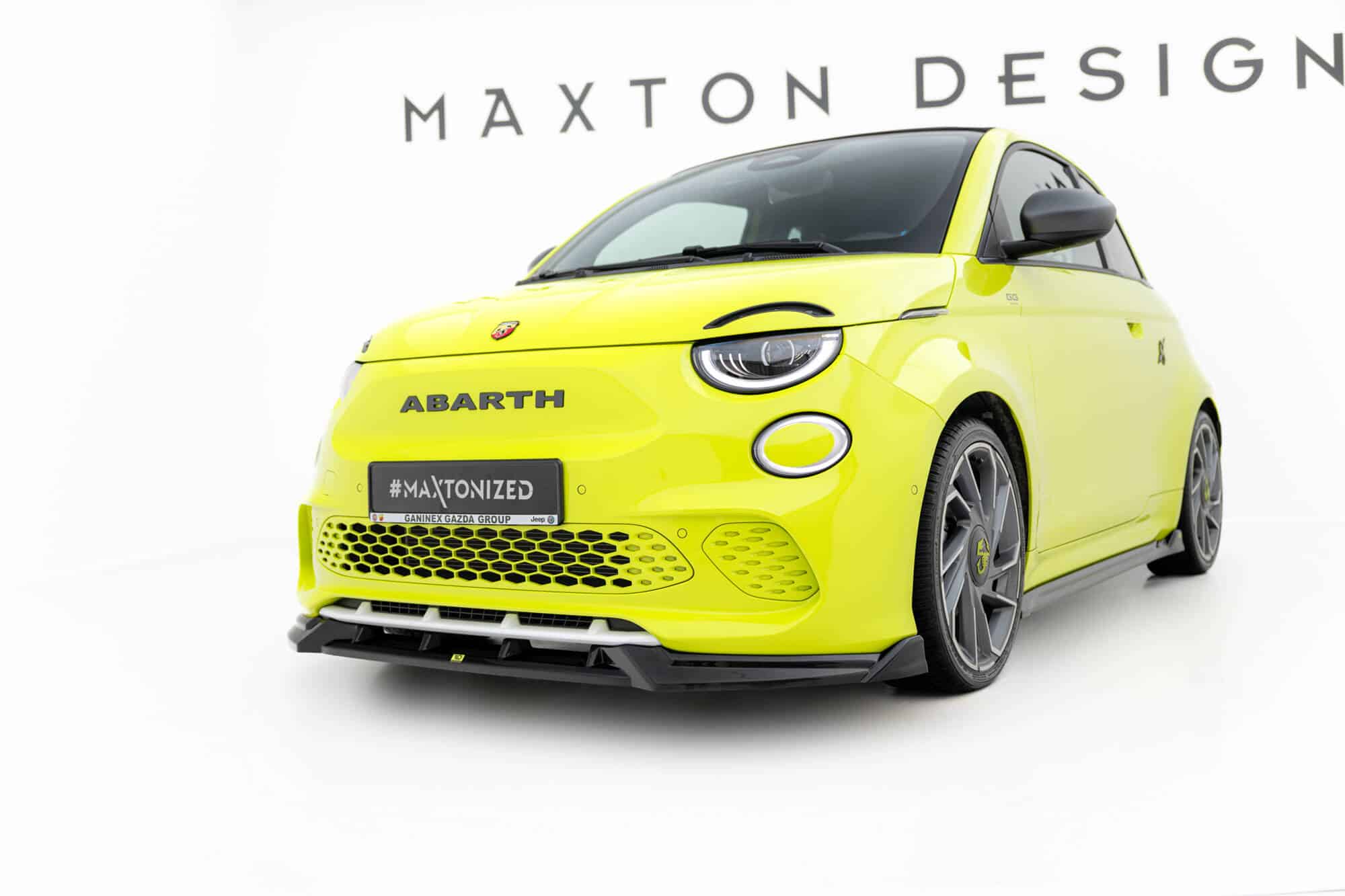 MAXTON DESIGN - Spoiler pod predný nárazník Abarth 500e, Čierny lesk – Obrázok 5