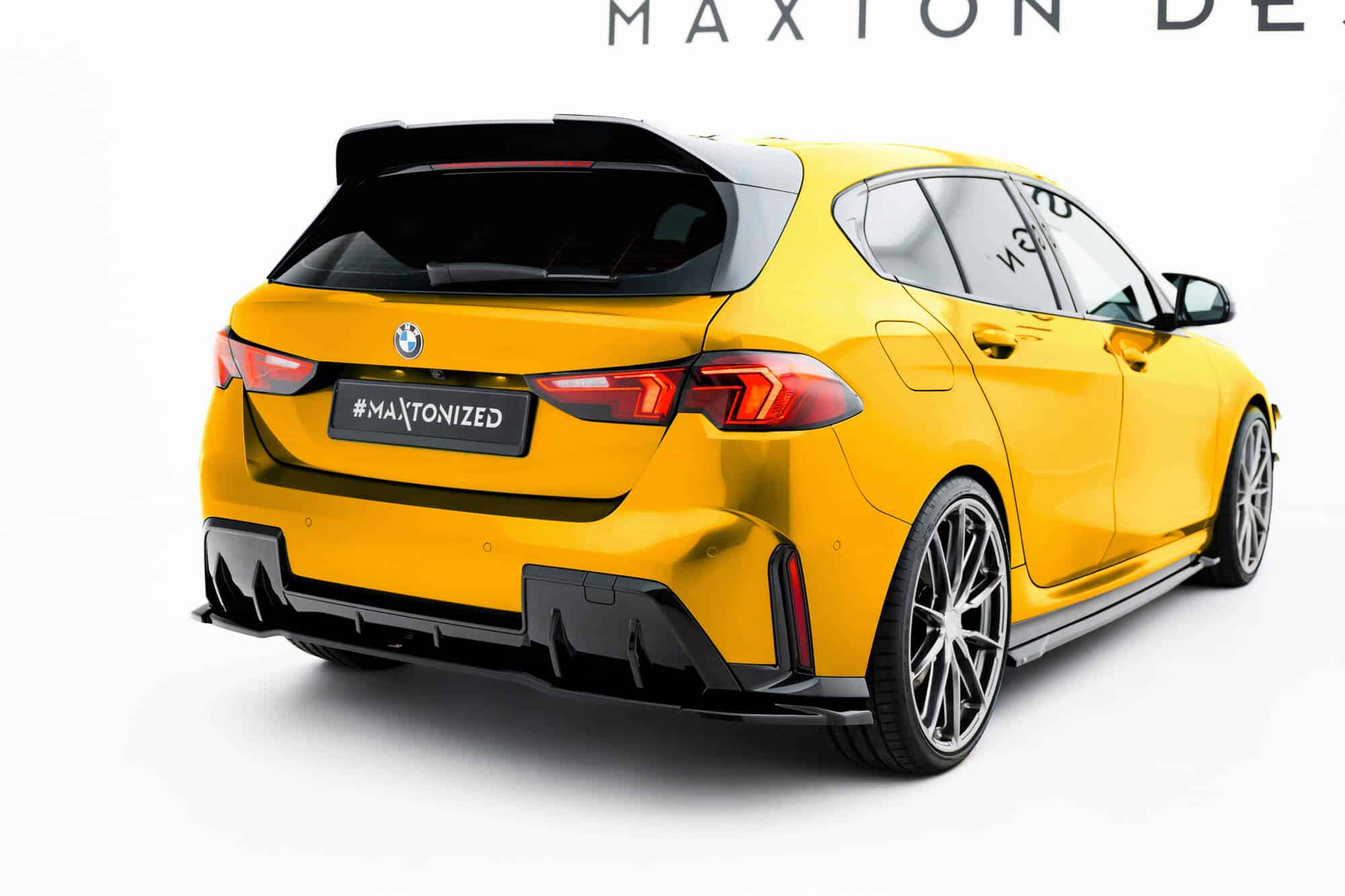 MAXTON DESIGN - Spojler pod zadný nárazník vhodné pre BMW 1 M-Pack F70, Čierny lesk – Obrázok 2