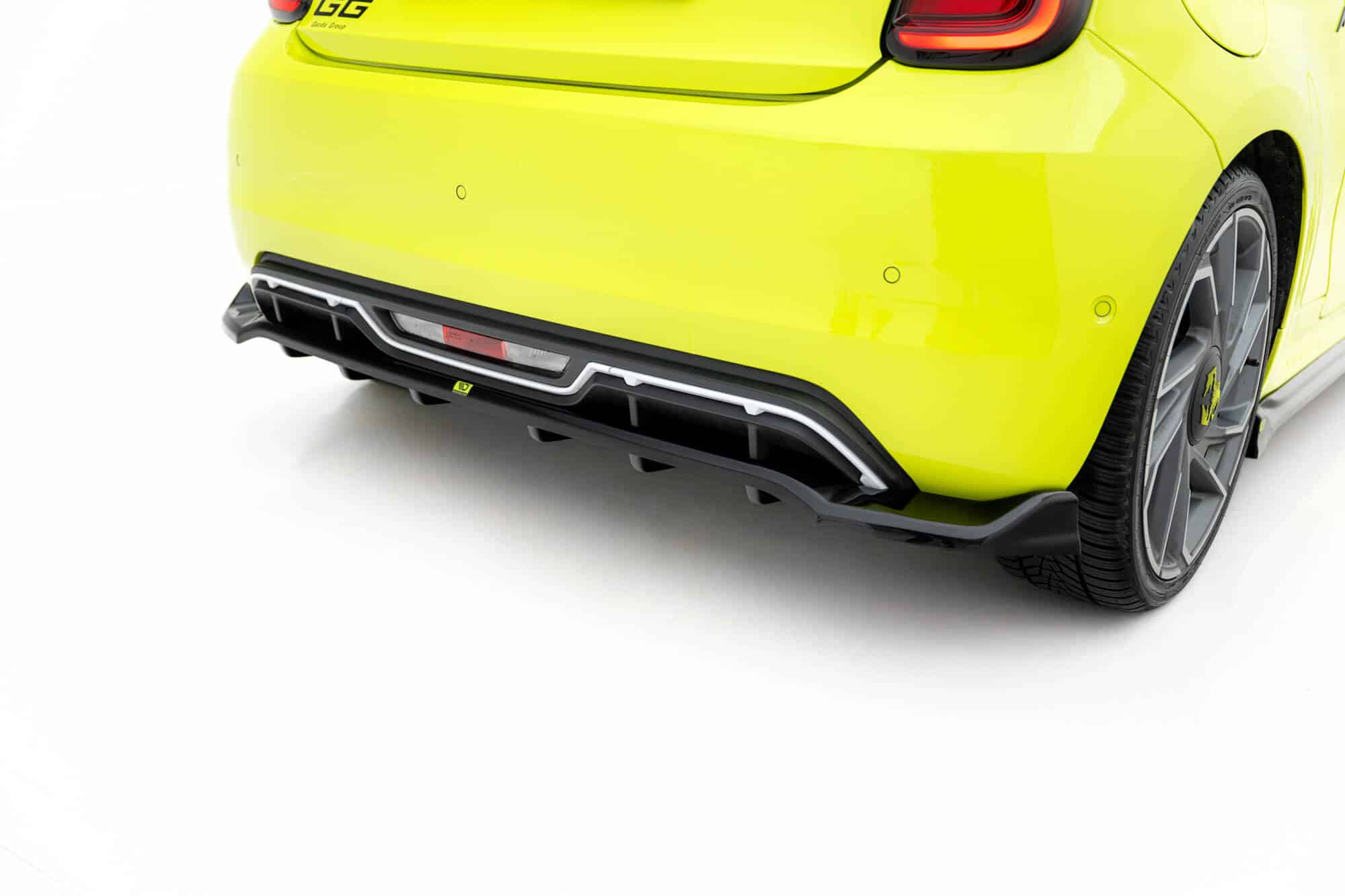 MAXTON DESIGN - Spojler pod zadný nárazník Abarth 500e, Čierny lesk – Obrázok 2