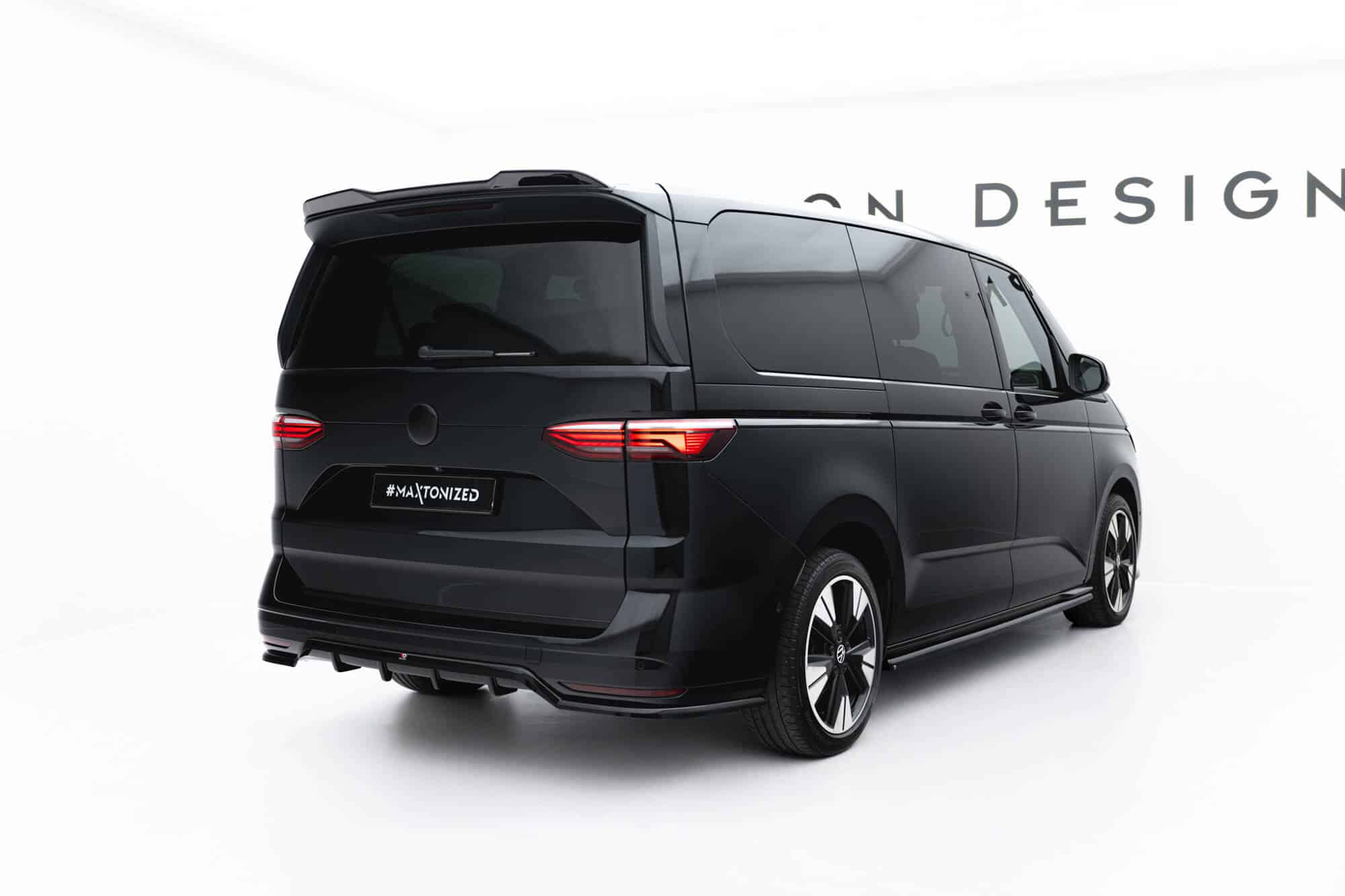 MAXTON DESIGN - Spojler pod zadný nárazník Volkswagen Multivan Long T7, Čierny lesk – Obrázok 2
