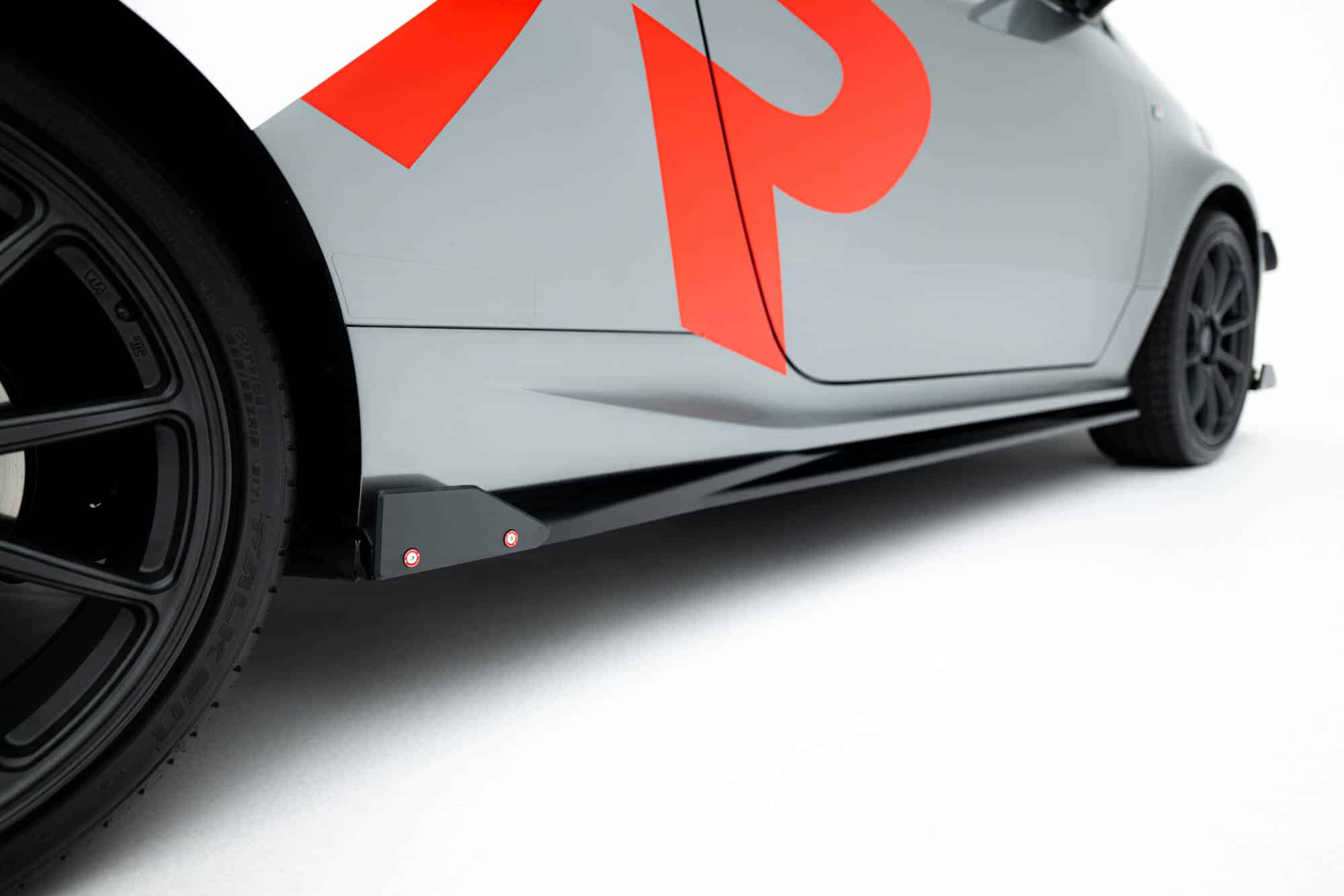 MAXTON DESIGN - Lišty pod bočné prahy + Splitre Toyota GR Yaris Mk4 Facelift, Čierny lesk – Obrázok 5