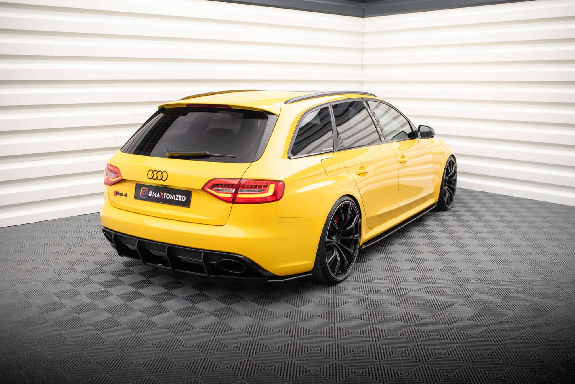 MAXTON DESIGN - Street Pro Bočné spojlere pod zadný nárazník Audi RS4 B8, Čierna Matná – Obrázok 2