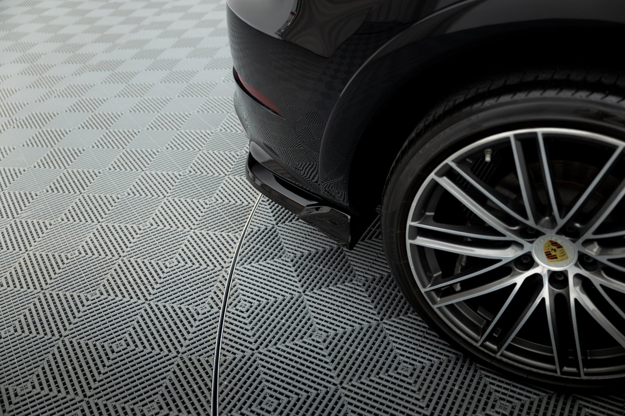 MAXTON DESIGN - Bočné spojlere zadného nárazníka, Porsche Cayenne Sport Design Mk3, Čierny lesk – Obrázok 5