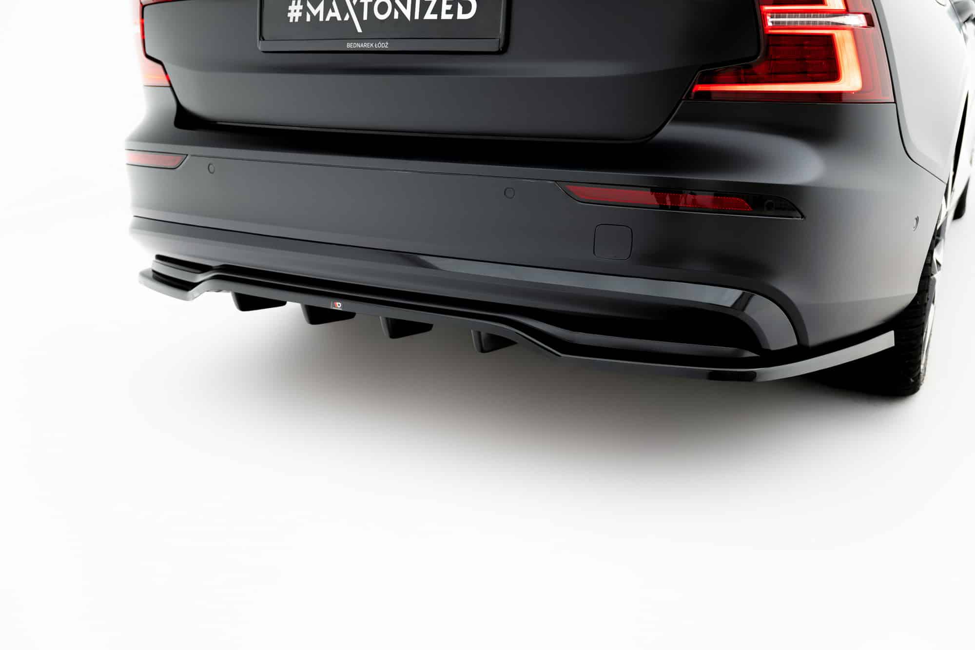 MAXTON DESIGN - Spojler pod zadný nárazník, Volvo S60/V60 R-Design Mk3, Čierny lesk – Obrázok 7