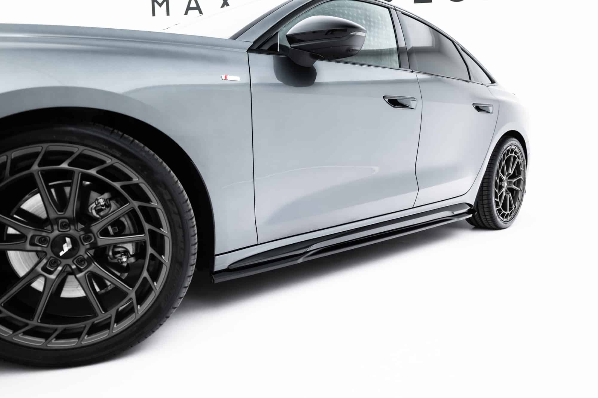 MAXTON DESIGN - Lišty pod bočné prahy, Audi A5 S-Line Sedan / Avant B10, Čierny lesk – Obrázok 7