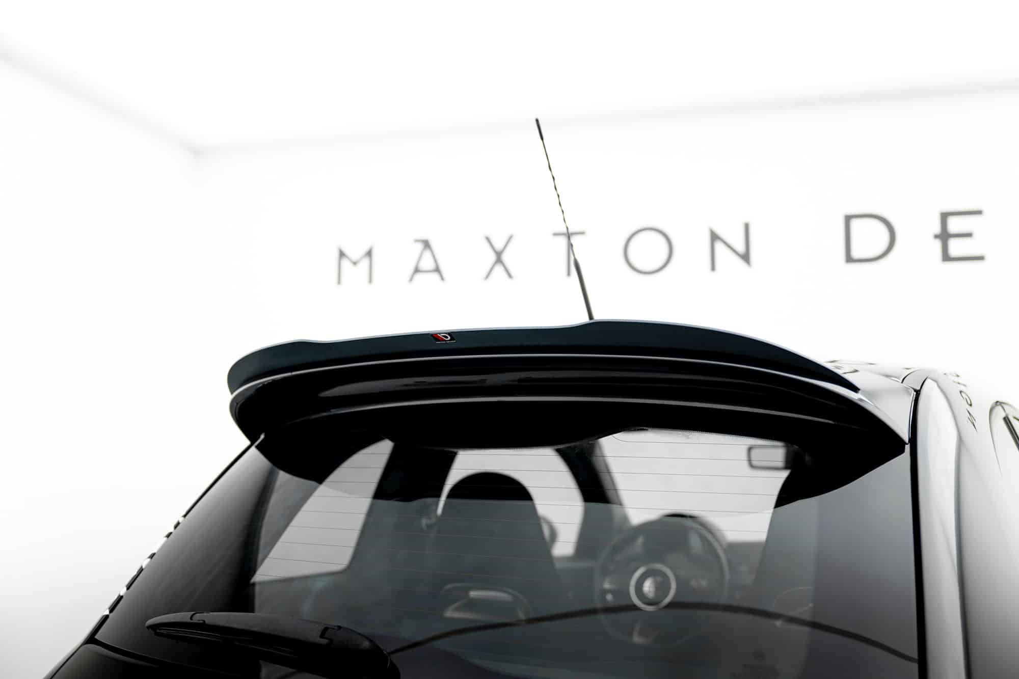 MAXTON DESIGN - Spojler kufra, Abarth 500 Mk1, Čierny lesk – Obrázok 3