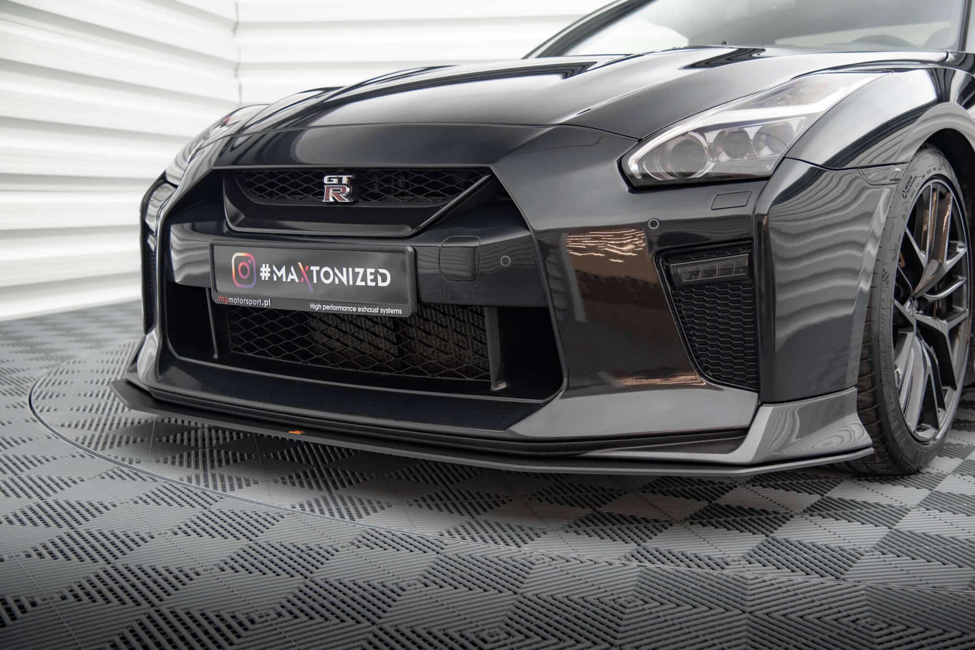 MAXTON DESIGN - Street Pro Spojler pod predný nárazník, Nissan GTR R35 Facelift, Čierna Matná – Obrázok 2