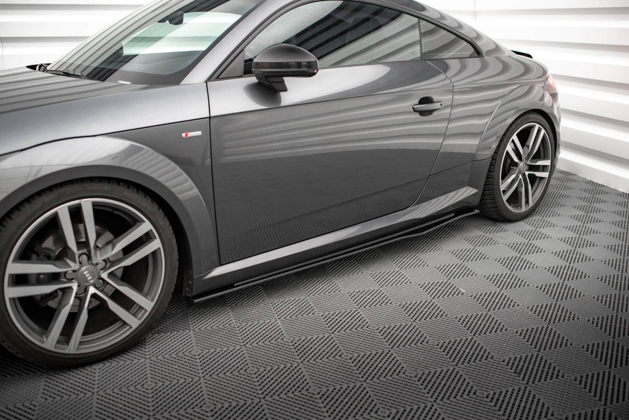 MAXTON DESIGN - Street pro Lišty pod bočné prahy, Audi TT S / S-Line 8S, Čierna Matná – Obrázok 4