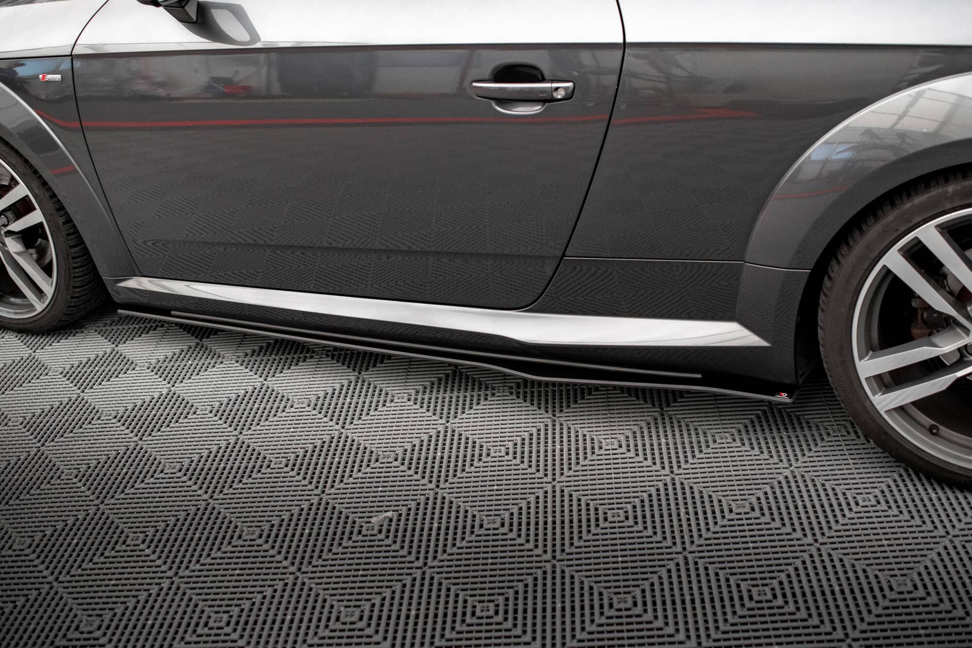 MAXTON DESIGN - Street pro Lišty pod bočné prahy, Audi TT S / S-Line 8S, Čierna Matná – Obrázok 5