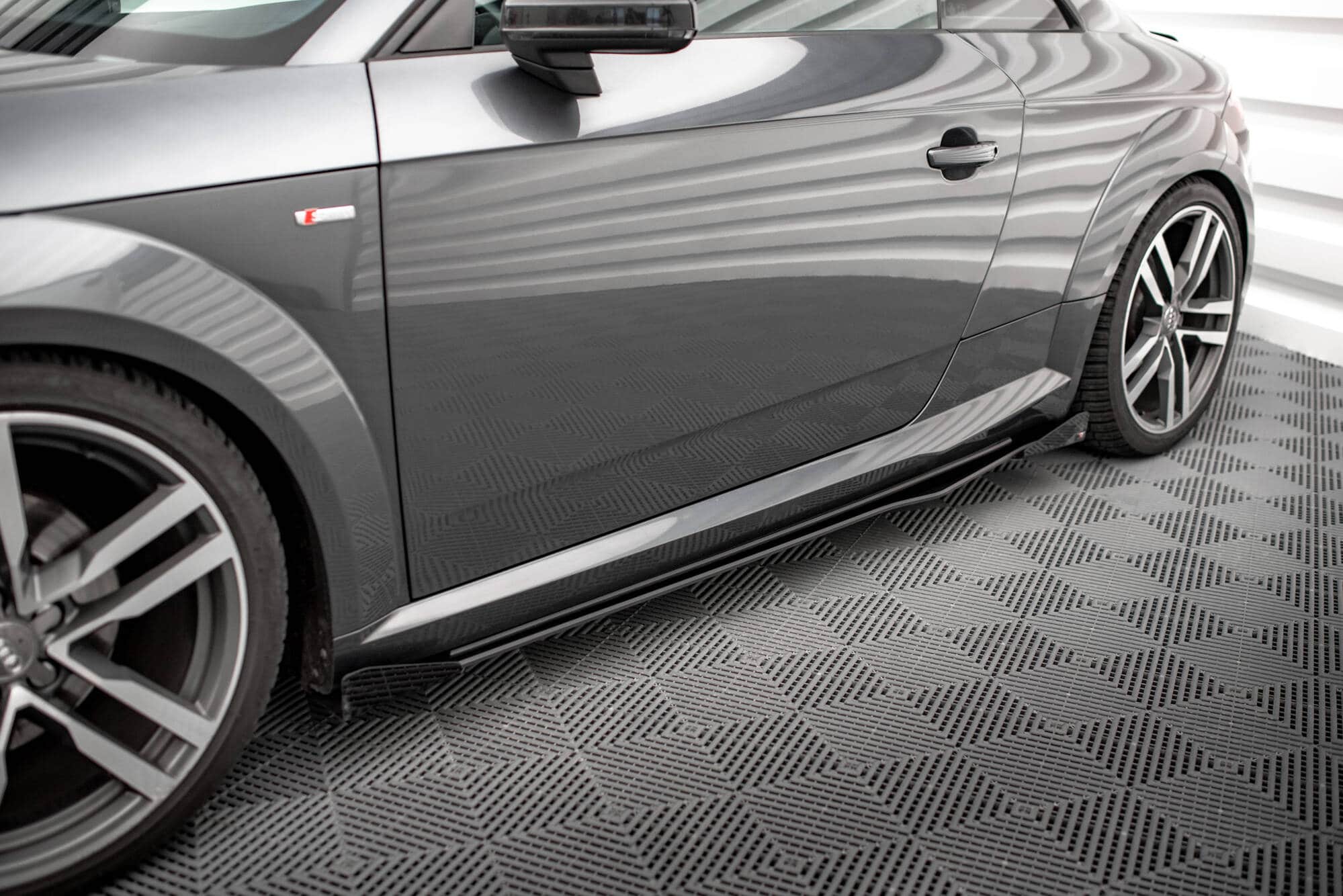 MAXTON DESIGN - Street pro Lišty pod bočné prahy + Splitre, Audi TT S / S-Line 8S, Čierna Matná – Obrázok 2