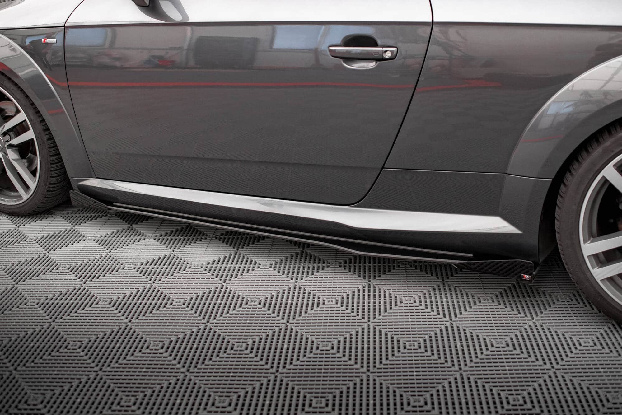 MAXTON DESIGN - Street pro Lišty pod bočné prahy + Splitre, Audi TT S / S-Line 8S, Čierna Matná – Obrázok 4