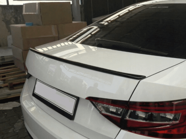Spoiler kufra vhodný pre Škoda Superb Mk3 Sedan, Čierny lesk