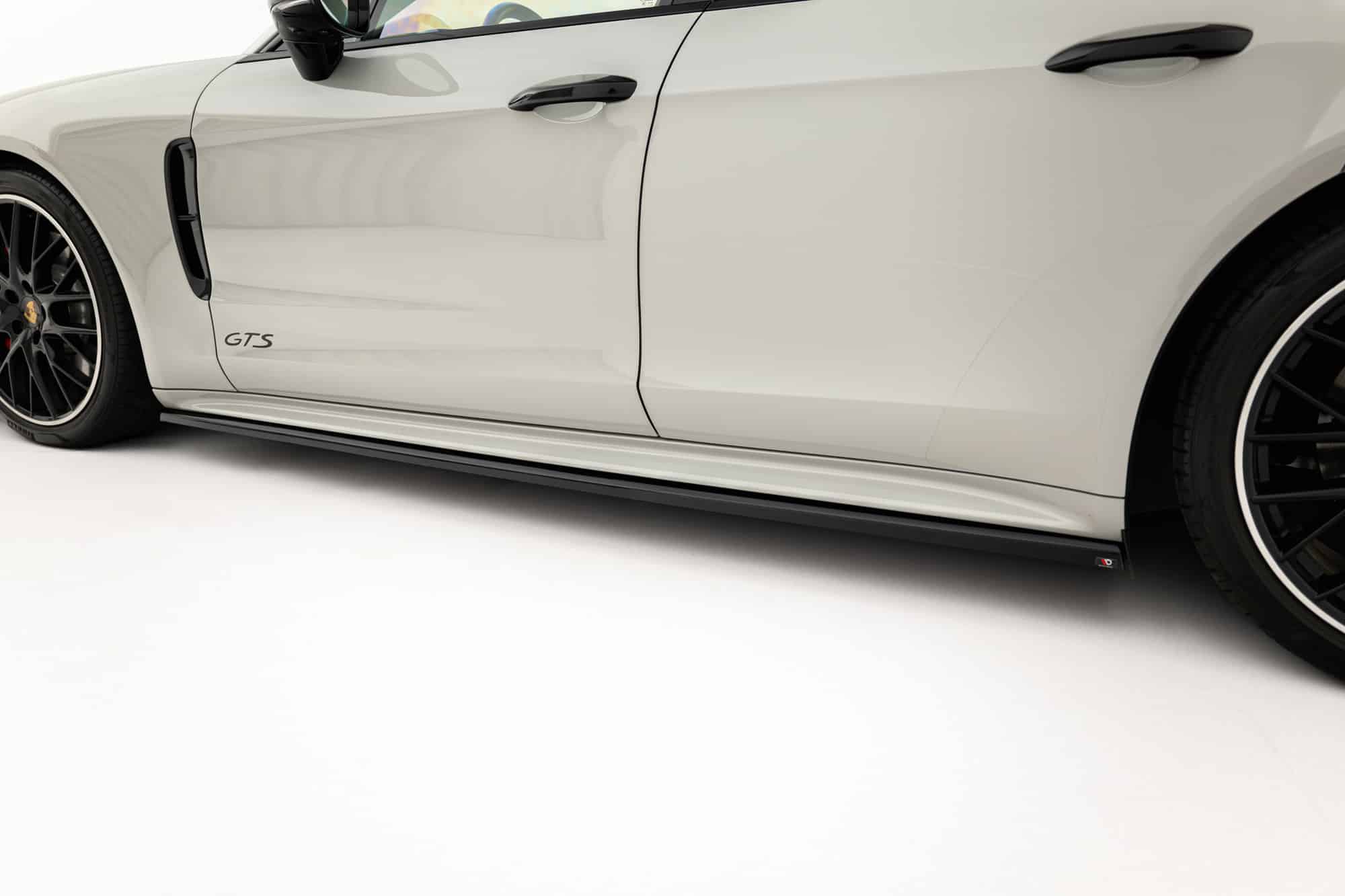 MAXTON DESIGN - Lišty pod bočné prahy, Porsche Panamera GTS Sport Turismo 971 Facelift, Čierny lesk – Obrázok 5