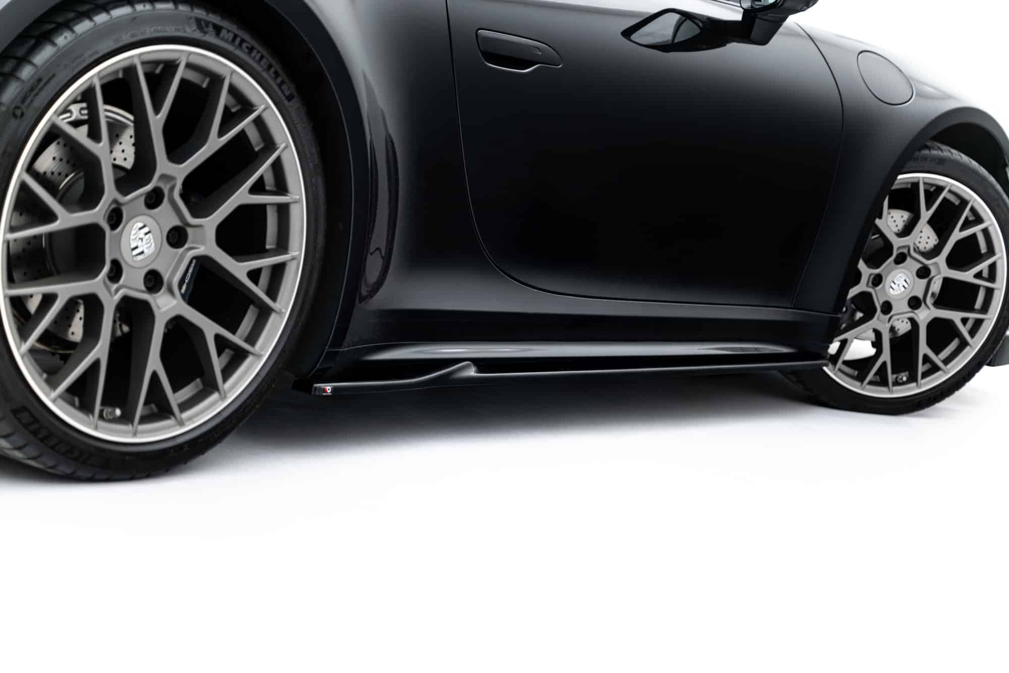 MAXTON DESIGN - Lišty pod bočné prahy V.1, Porsche 911 Carrera Sport Design 992, Čierny lesk – Obrázok 5