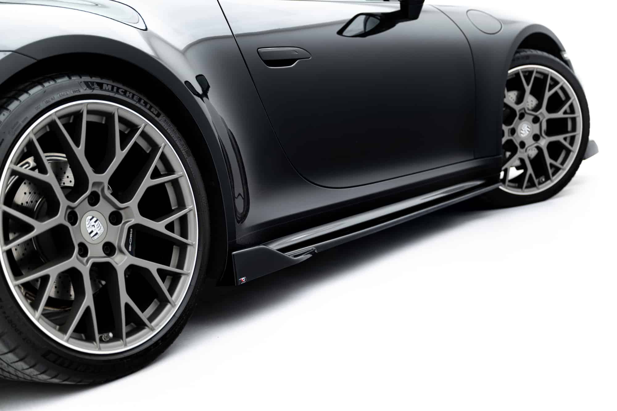 MAXTON DESIGN - Lišty pod bočné prahy V.2, Porsche 911 Carrera Sport Design 992, Čierny lesk – Obrázok 6