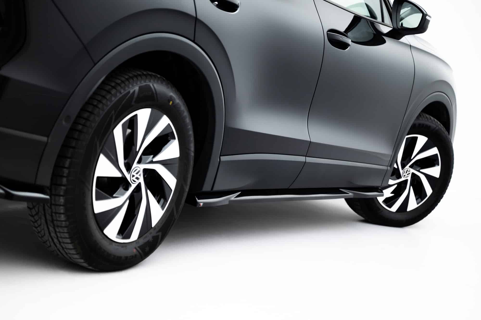 MAXTON DESIGN - Lišty pod bočné prahy, Volkswagen Tiguan Mk3, Čierny lesk – Obrázok 5