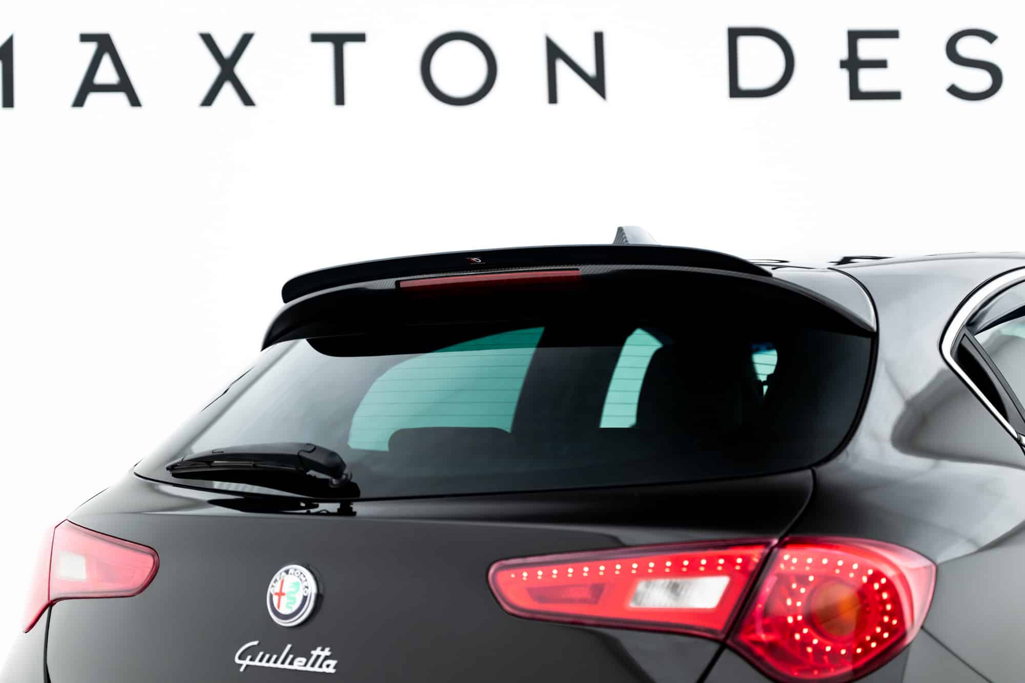 MAXTON DESIGN - Spoiler kufra, Alfa Romeo Giulietta Zender, Čierny lesk