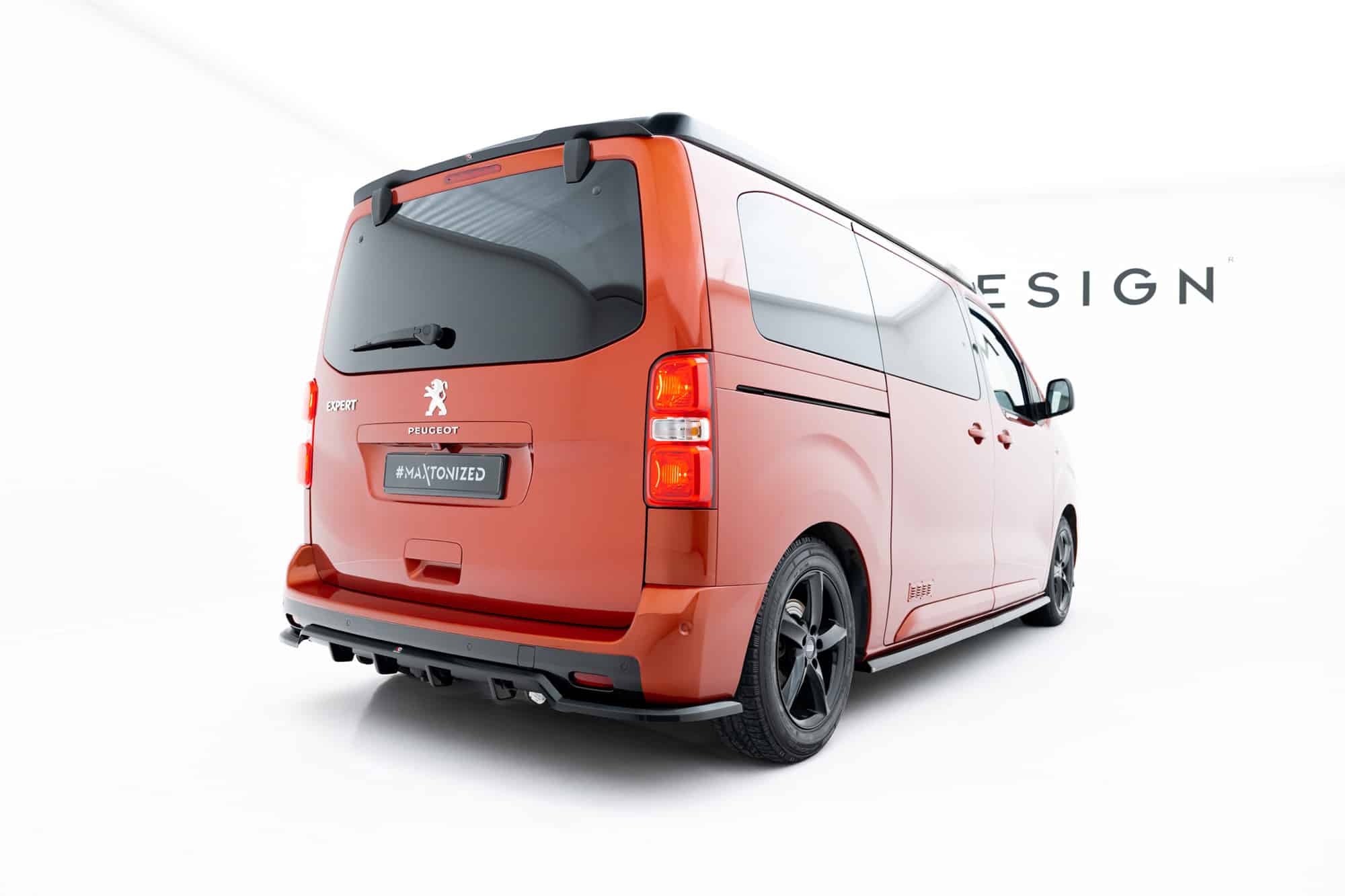 MAXTON DESIGN - Spoiler pod zadný nárazník, Peugeot Expert Mk3, Čierny lesk