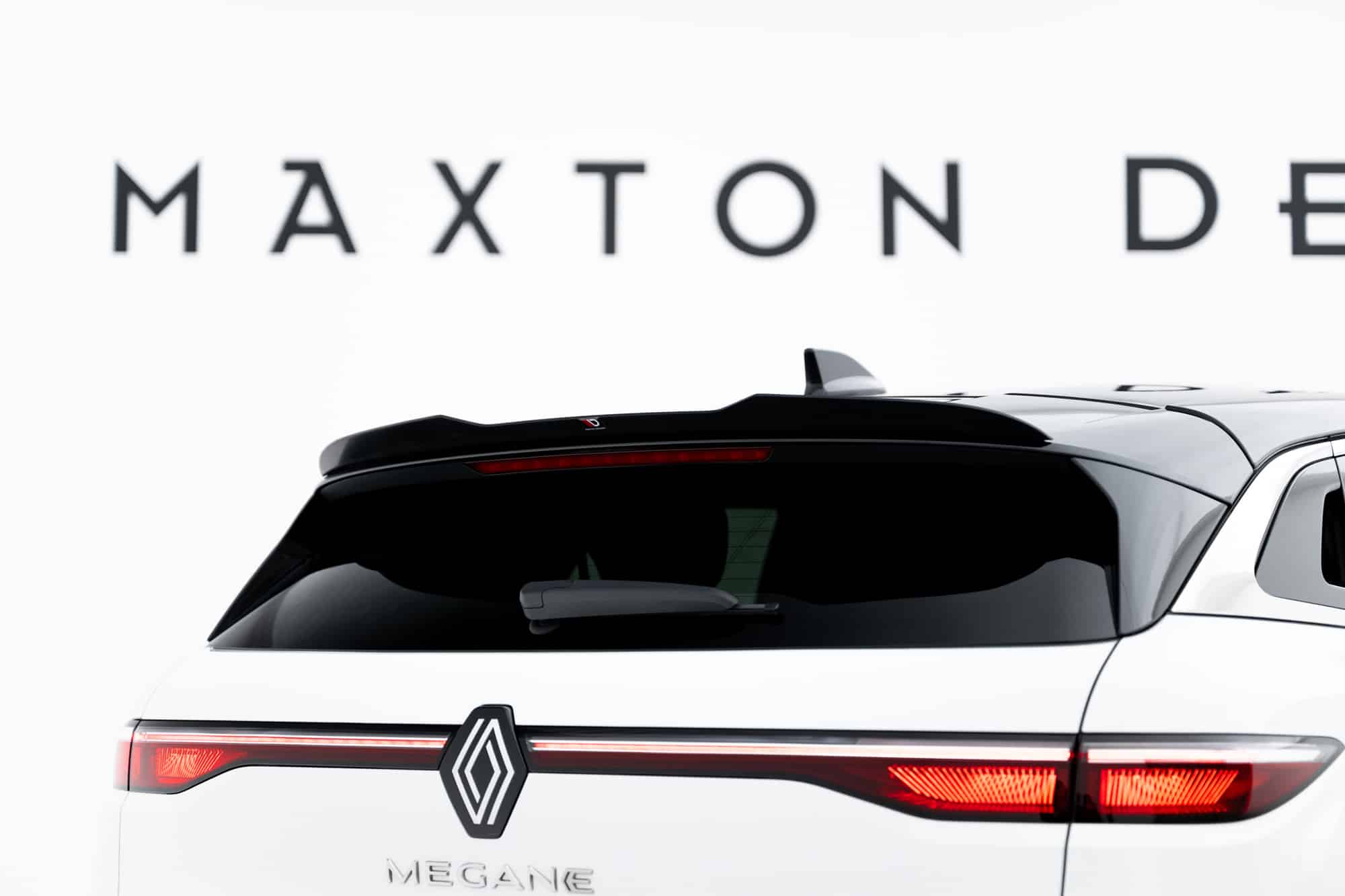 MAXTON DESIGN - Spoiler kufra, Renault Megane E-Tech Electric Mk1, Čierny lesk