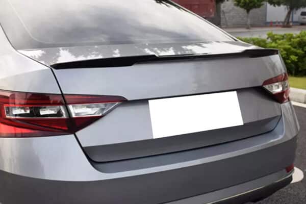 Spoiler kufra vhodný pre Škoda Superb Mk3 Sedan, Čierny lesk – Obrázok 3