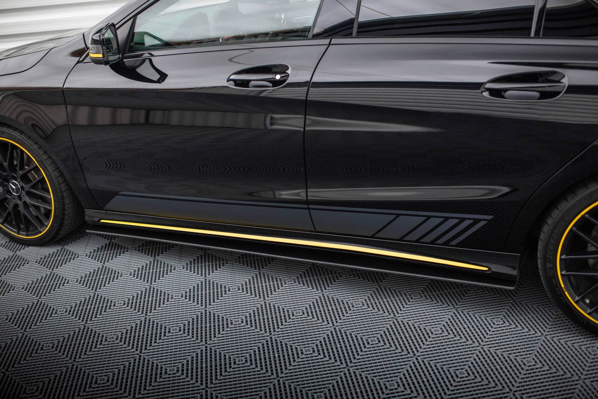 MAXTON DESIGN - Street pro Lišty pod bočné prahy, Mercedes-AMG CLA 45 C117 Facelift, Čierna Matná – Obrázok 5
