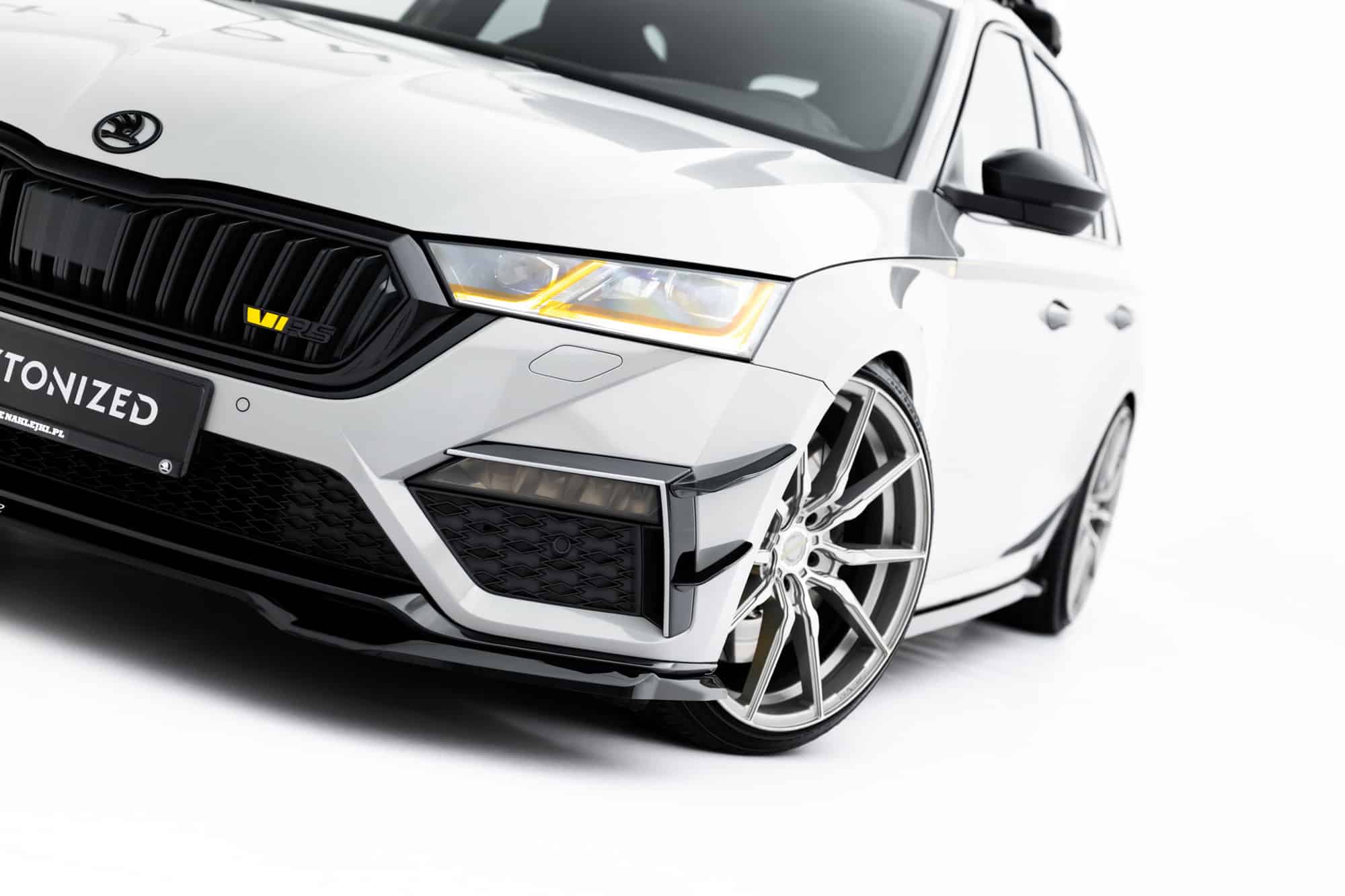 MAXTON DESIGN - Spoiler pod predný nárazník V.4, Skoda Octavia RS Mk4, Čierny lesk – Obrázok 6