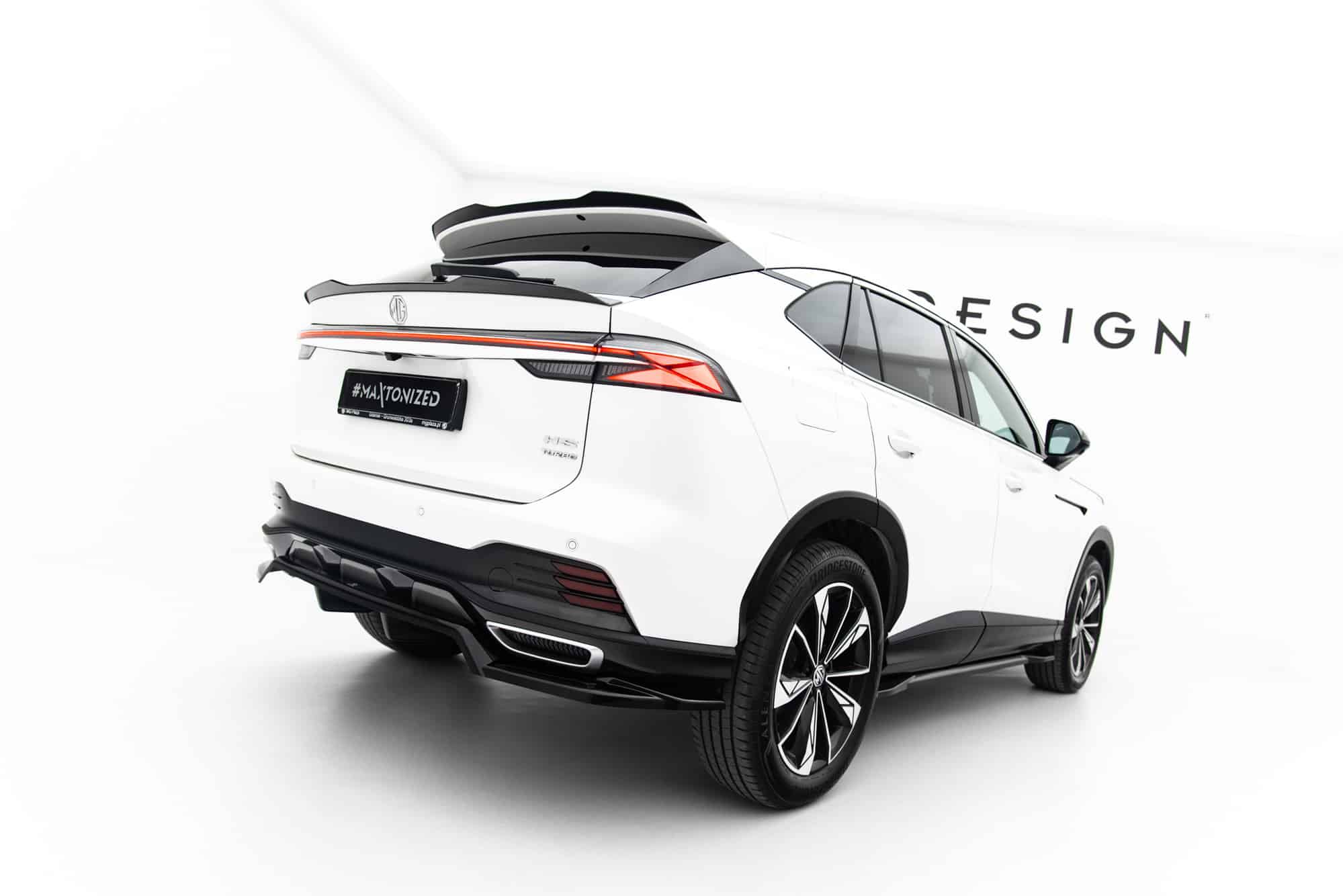 MAXTON DESIGN - Spodný spoiler kufra, MG HS Mk2, Čierny lesk – Obrázok 2