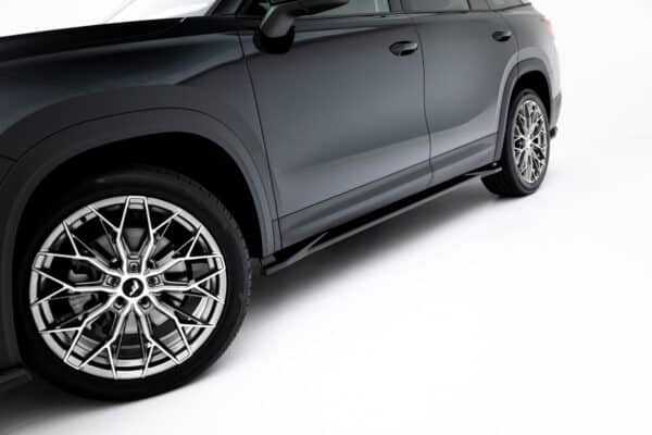 MAXTON DESIGN - Lišty pod bočné prahy, Skoda Kodiaq Mk2, Čierny lesk