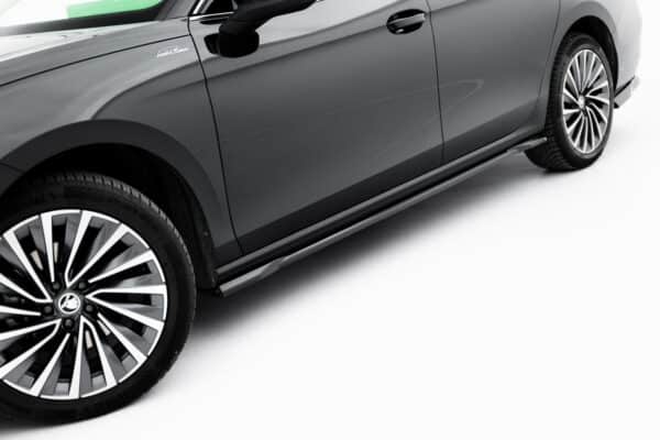 MAXTON DESIGN - Lišty pod bočné prahy V.1, Skoda Superb Mk4, Čierny lesk