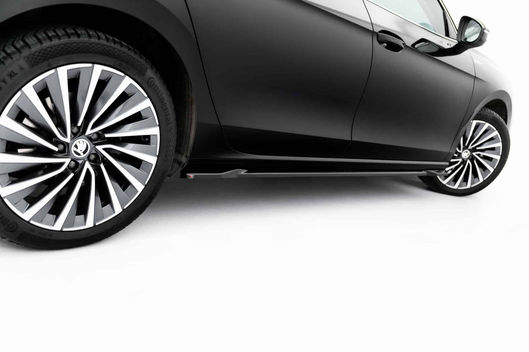 MAXTON DESIGN - Lišty pod bočné prahy V.1, Skoda Superb Mk4, Čierny lesk – Obrázok 5