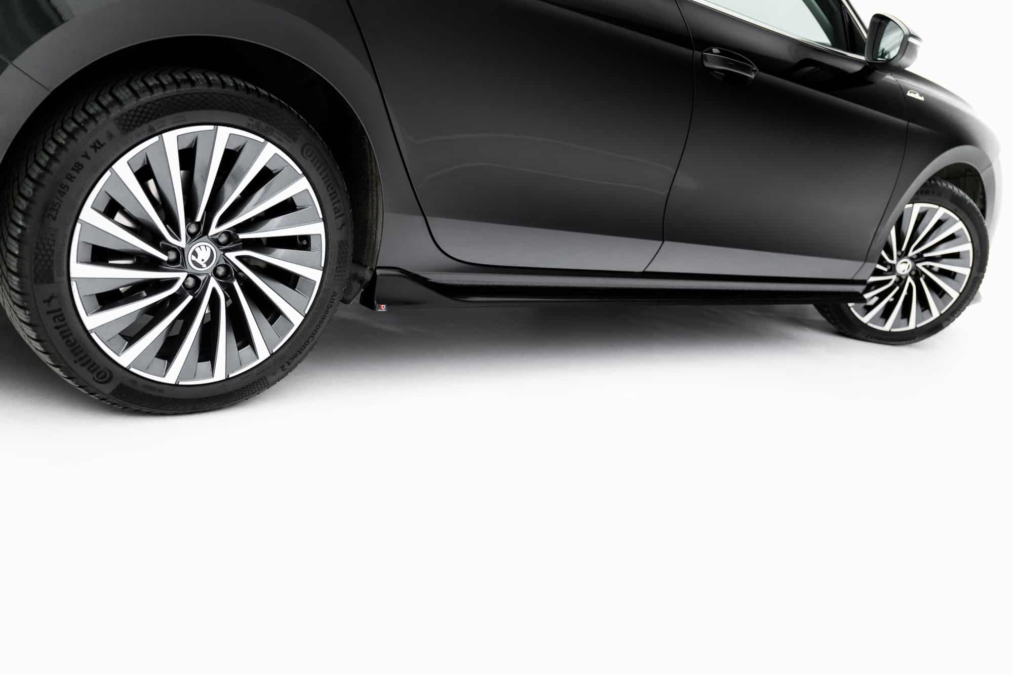 MAXTON DESIGN - Lišty pod bočné prahy V.2, Skoda Superb Mk4, Čierny lesk – Obrázok 5