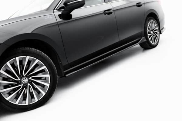 MAXTON DESIGN - Lišty pod bočné prahy V.2, Skoda Superb Mk4, Čierny lesk