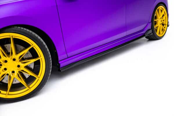 MAXTON DESIGN - Lišty pod bočné prahy V.4, Volkswagen Golf R Mk8/Mk8 Facelift, Čierny lesk