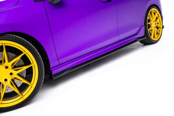 MAXTON DESIGN - Lišty pod bočné prahy V.5, Volkswagen Golf R Mk8/Mk8 Facelift, Čierny lesk