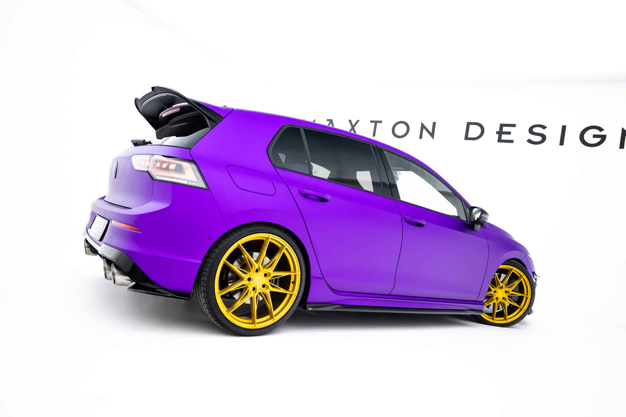 MAXTON DESIGN - Lišty pod bočné prahy V.5, Volkswagen Golf R Mk8/Mk8 Facelift, Čierny lesk – Obrázok 5
