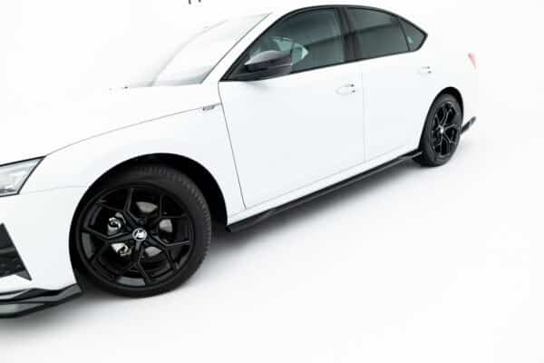 MAXTON DESIGN - Lišty pod bočné prahy, Skoda Octavia Sportline Liftback / Combi Mk4 Facelift, Čierny lesk