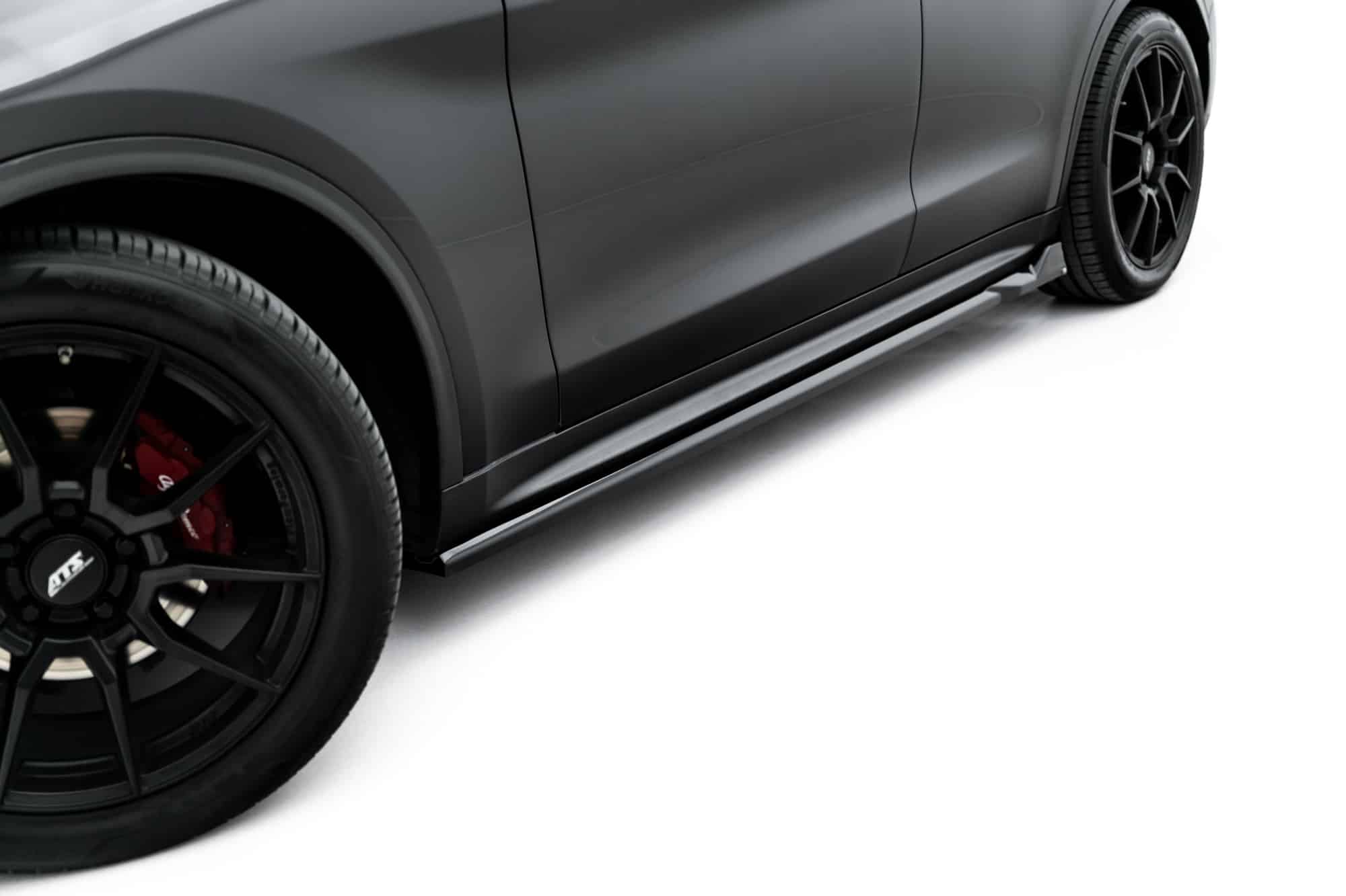 MAXTON DESIGN - Lišty pod bočné prahy V.2, Alfa Romeo Stelvio Mk1 Čierny lesk