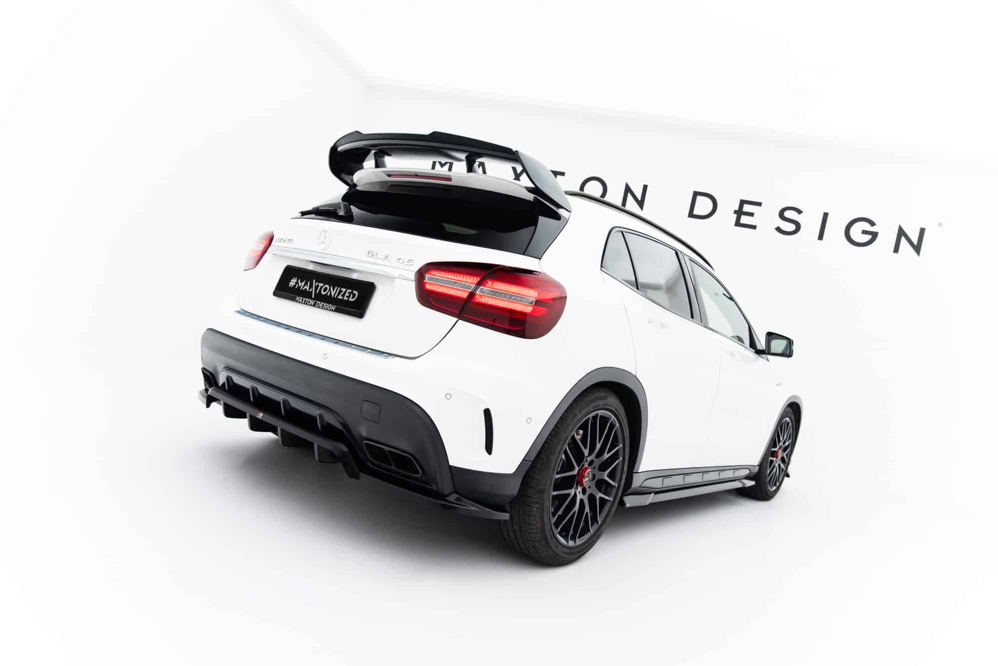 MAXTON DESIGN - Predlženie spoilera kufra, Mercedes-Benz GLA 45 AMG X156 Facelift, Čierny lesk – Obrázok 2