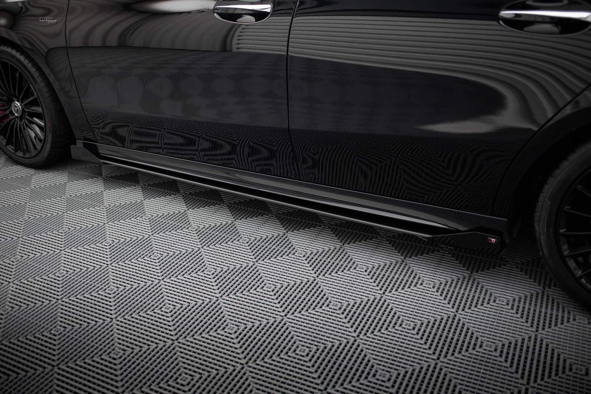 MAXTON DESIGN - Street Pro lišty pod bočné prahy + Splitre, Mercedes-AMG A35 W177 Facelift, Čierna Matná – Obrázok 2