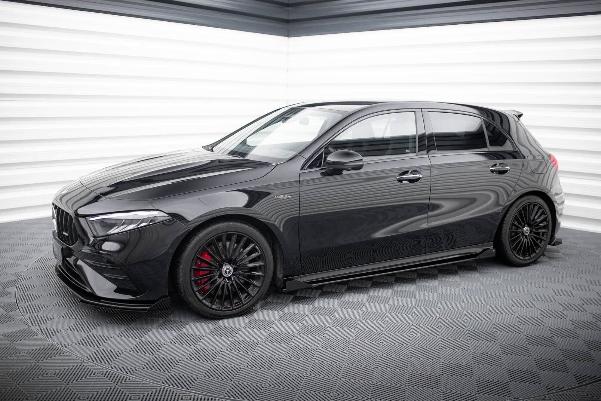 MAXTON DESIGN - Street Pro lišty pod bočné prahy + Splitre, Mercedes-AMG A35 W177 Facelift, Čierna Matná – Obrázok 5