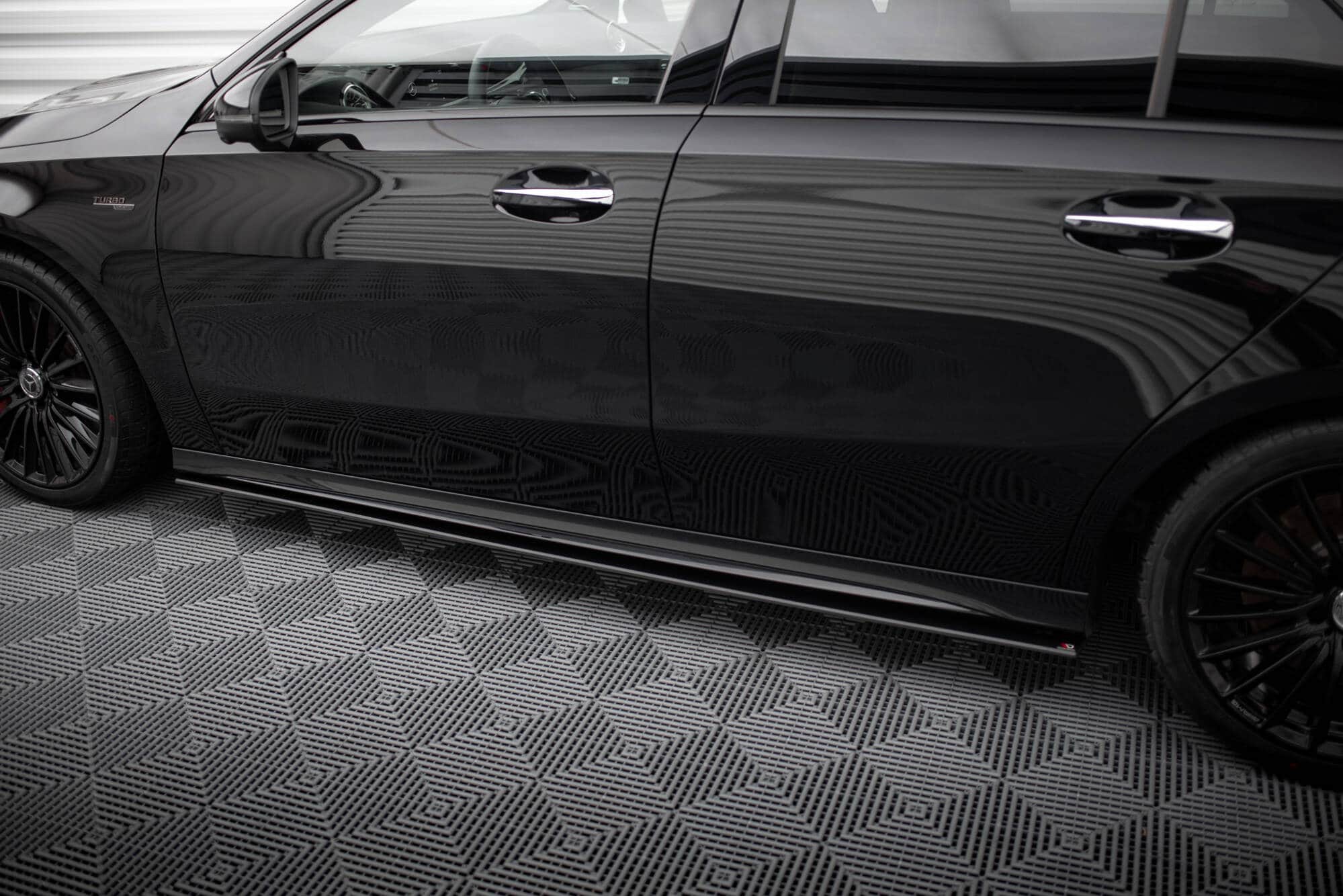 MAXTON DESIGN - Street Pro lišty pod bočné prahy, Mercedes-AMG A35 W177 Facelift, Čierna Matná – Obrázok 5