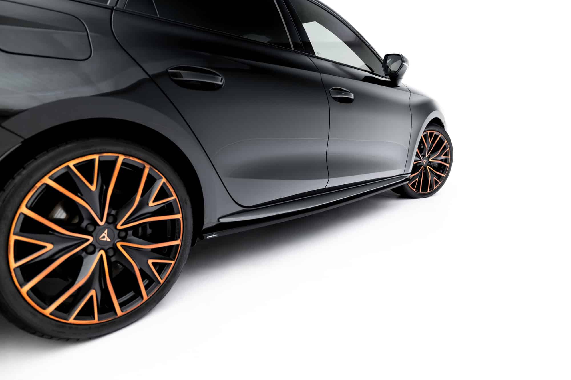MAXTON DESIGN - Lišty pod bočné prahy, Cupra Leon ST / Hatchback Aero Mk1 Facelift, čierny lesk – Obrázok 5